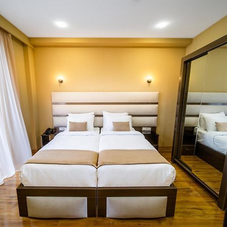 Hotel Residence Plaza Tiflis Oda fotoğraf