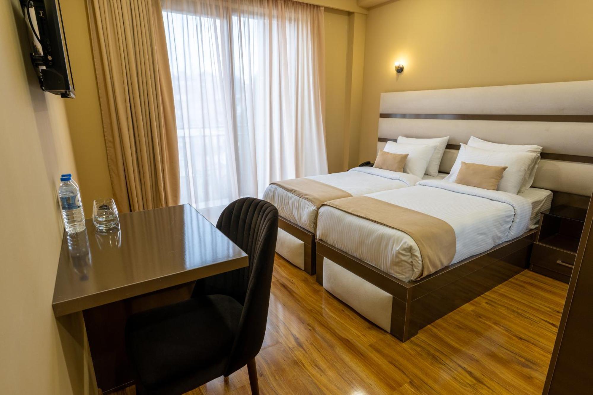 Hotel Residence Plaza Tiflis Oda fotoğraf
